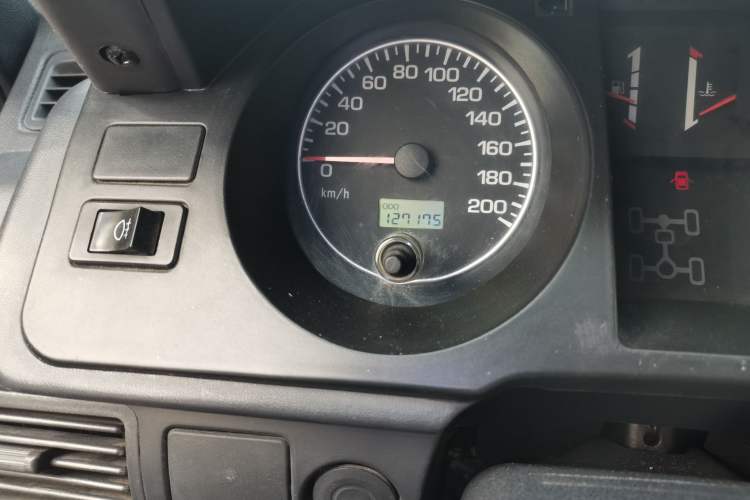 Used Leopaard 6481 2014 2.2L Manual Two-Wheel Drive Odometer Close Up