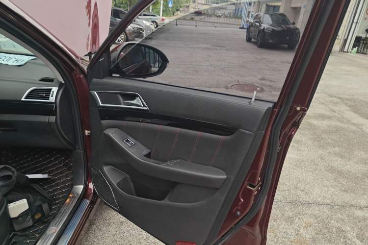 Used Leopaard CS10 2015 2.0T Manual Fashion Edition Interior 5