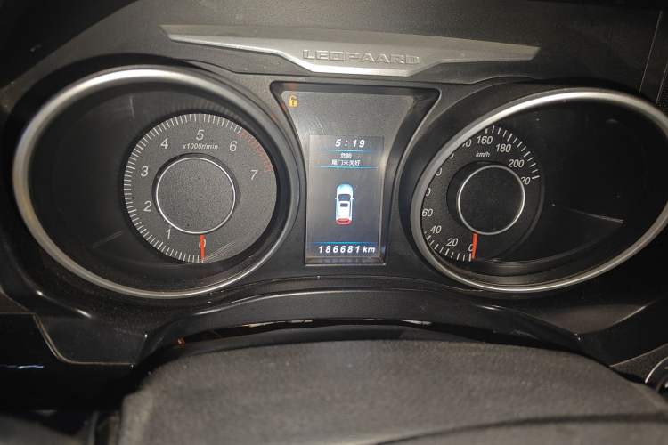 Used Leopaard CS10 2017 2.0T Automatic Luxury Model Odometer Close Up