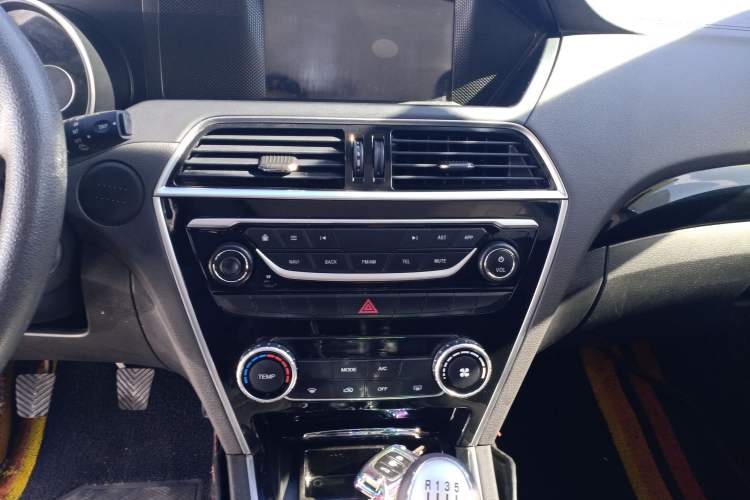 Used Leopaard CS10 2015 2.0T Manual New Generation Trim Audio And AC Panel