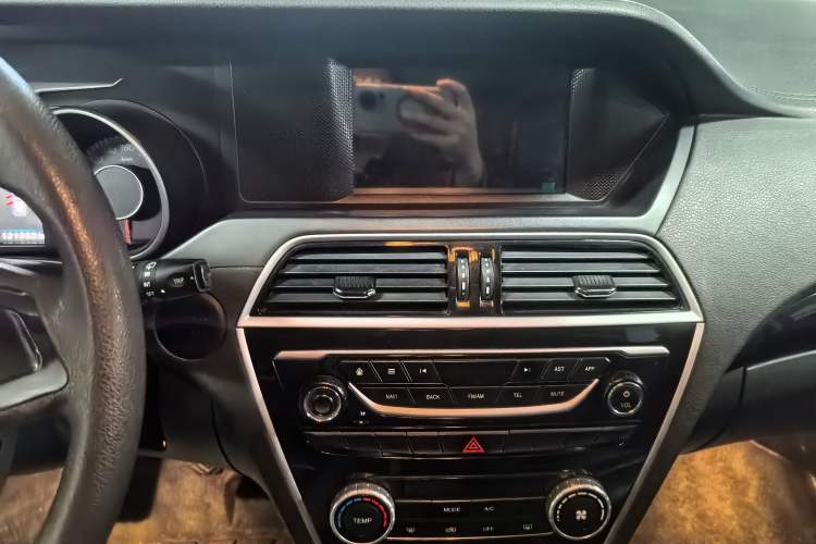 Used Leopaard CS10 2015 2.0T Manual Fashion Edition Audio And AC Panel