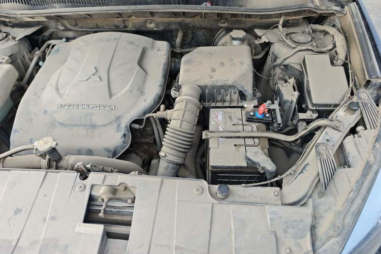Used Leopaard CS10 2015 2.0T Manual Excellence Edition Engine Bay Left