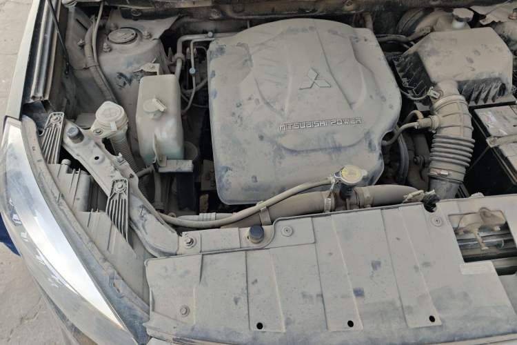 Used Leopaard CS10 2015 2.0T Manual Excellence Edition Engine Bay Right