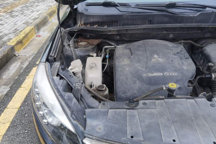 Used Leopaard CS10 2015 2.0T Manual Excellence Edition Engine Bay Right