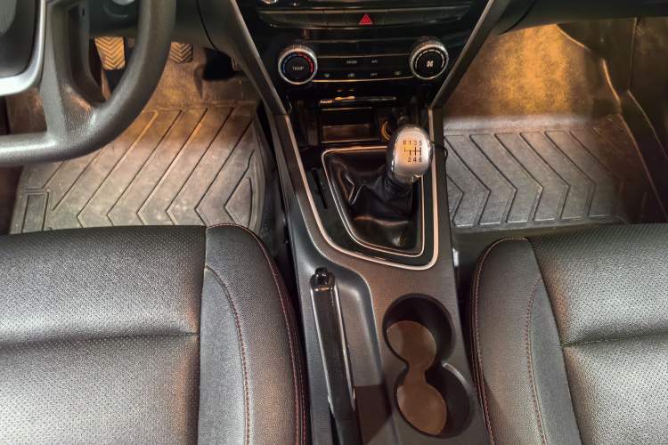 Used Leopaard CS10 2015 2.0T Manual Fashion Edition Gear Lever