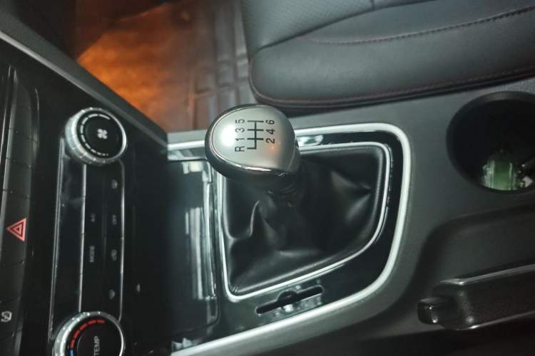Used Leopaard CS10 2015 2.0T Manual Supreme Edition Gear Lever