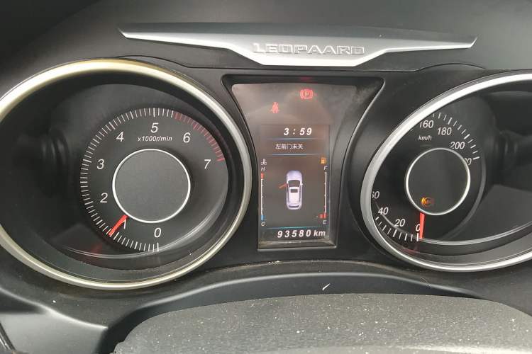 Used Leopaard CS10 2015 2.0T Manual Fashion Edition Odometer Close Up