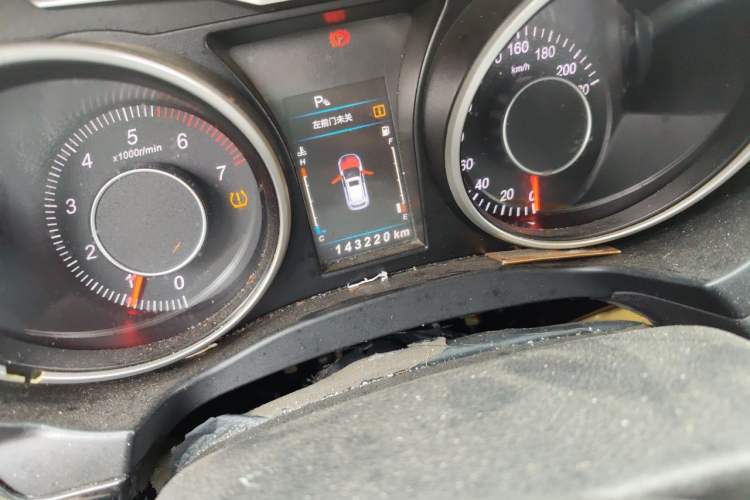 Used Leopaard CS10 2015 2.0T Manual Excellence Edition Odometer Close Up