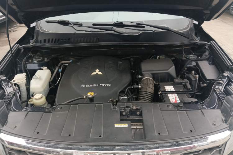 Used Leopaard CS10 2015 2.0T Manual Excellence Edition Engine Bay