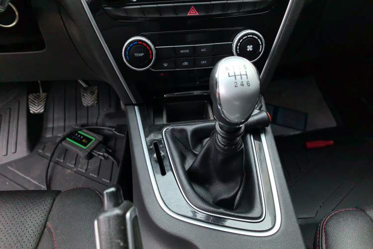 Used Leopaard CS10 2015 2.0T Manual Fashion Edition Gear Lever