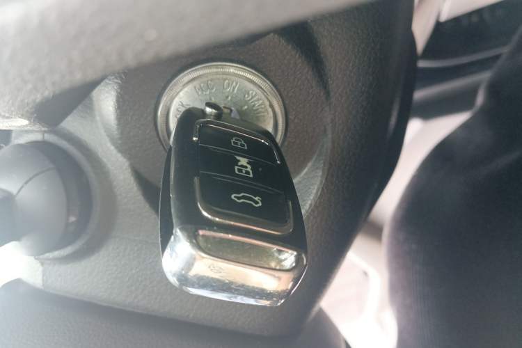 Used Leopaard CS10 2015 2.0T Manual Excellence Edition Interior 1