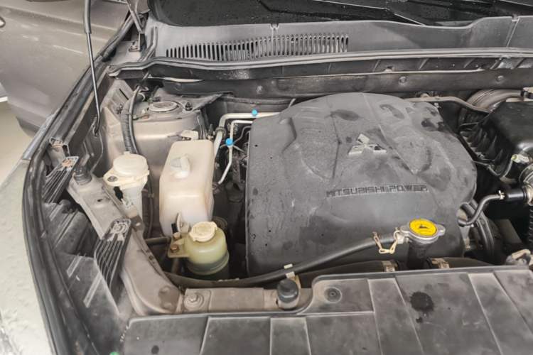 Used Leopaard CS10 2015 2.0T Manual New Generation Trim Engine Bay Right