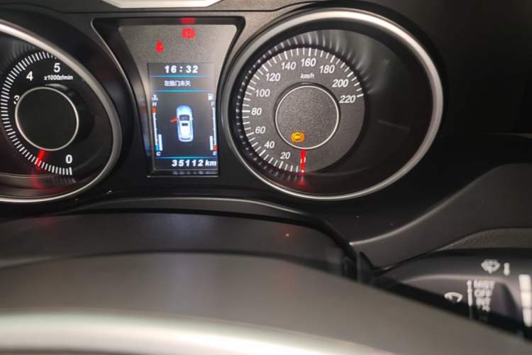Used Leopaard CS10 2015 2.0T Manual New Generation Trim Odometer Close Up