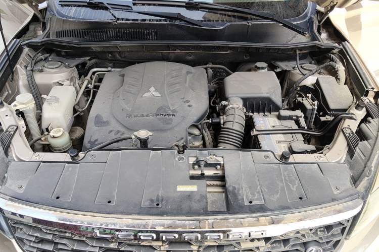 Used Leopaard CS10 2015 2.0T Manual Supreme Edition Engine Bay