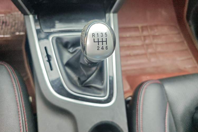 Used Leopaard CS10 2015 2.0T Manual Fashion Edition Gear Lever