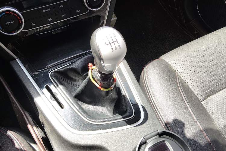 Used Leopaard CS10 2015 2.0T Manual Supreme Edition Gear Lever