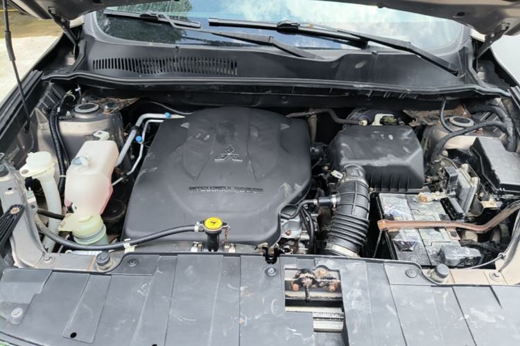 Used Leopaard CS10 2015 2.0T Manual Excellence Edition Engine Bay
