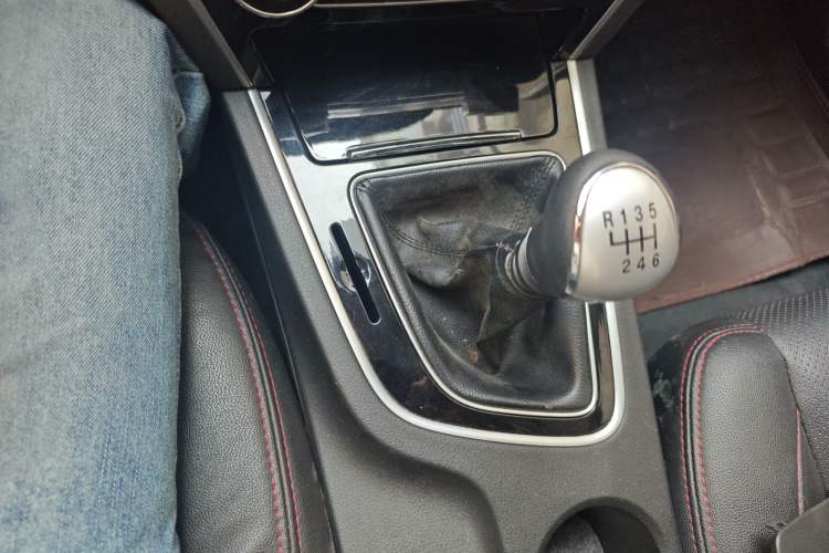 Used Leopaard CS10 2015 2.0T Manual Fashion Edition Gear Lever