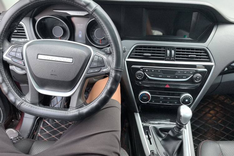 Used Leopaard CS10 2015 2.0T Manual Excellence Edition Interior 3