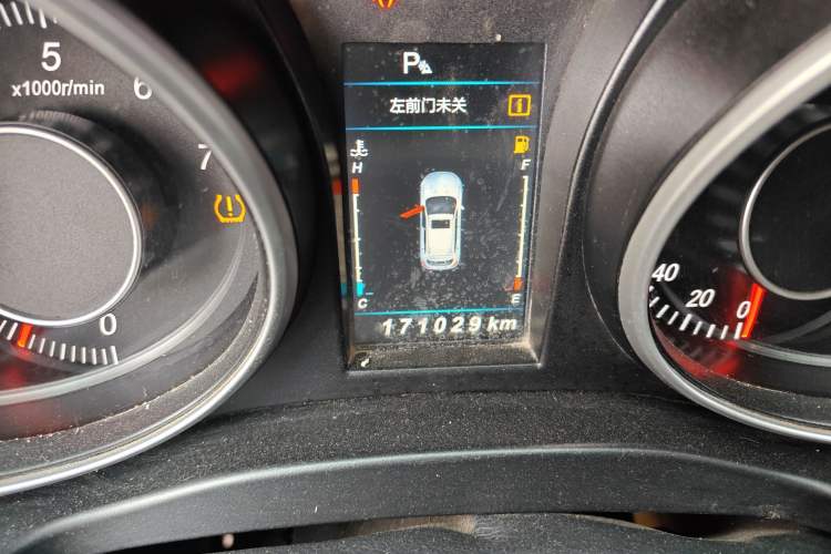 Used Leopaard CS10 2015 2.0T Manual Excellence Edition Odometer Close Up
