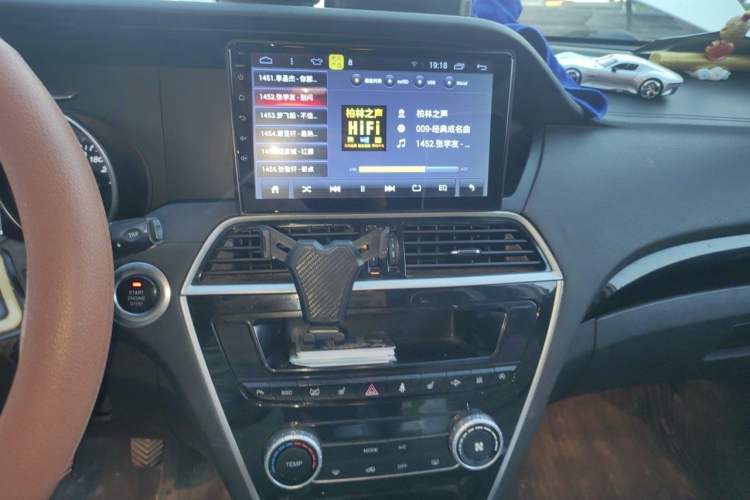 Used Leopaard CS10 2015 2.0T Manual Supreme Edition Audio And AC Panel
