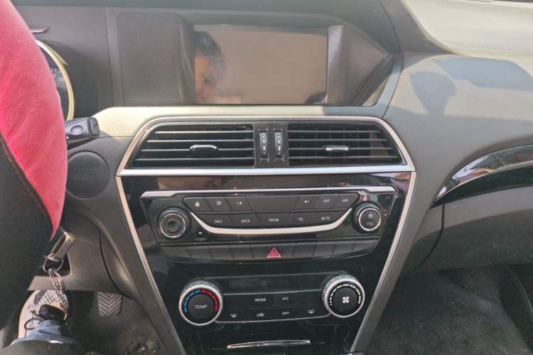 Used Leopaard CS10 2015 2.0T Manual Fashion Edition Audio And AC Panel