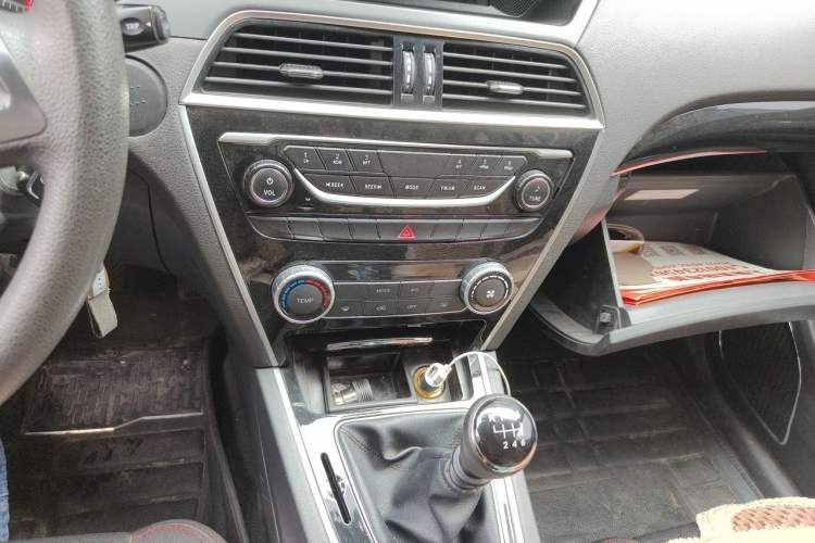 Used Leopaard CS10 2015 2.0T Manual New Generation Trim Audio And AC Panel