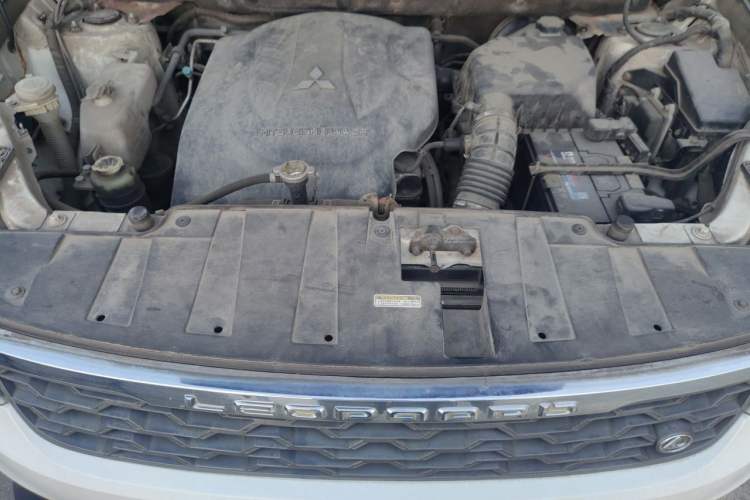 Used Leopaard CS10 2015 2.0T Manual Supreme Edition Engine Bay