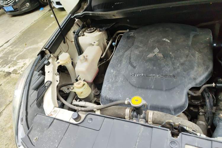 Used Leopaard CS10 2015 2.0T Manual New Generation Trim Engine Bay Right