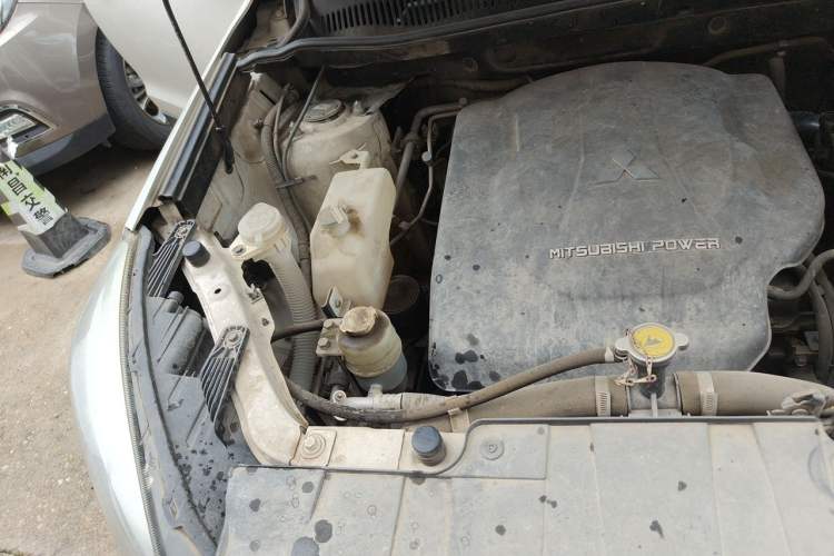 Used Leopaard CS10 2015 2.0T Manual New Generation Trim Engine Bay Right