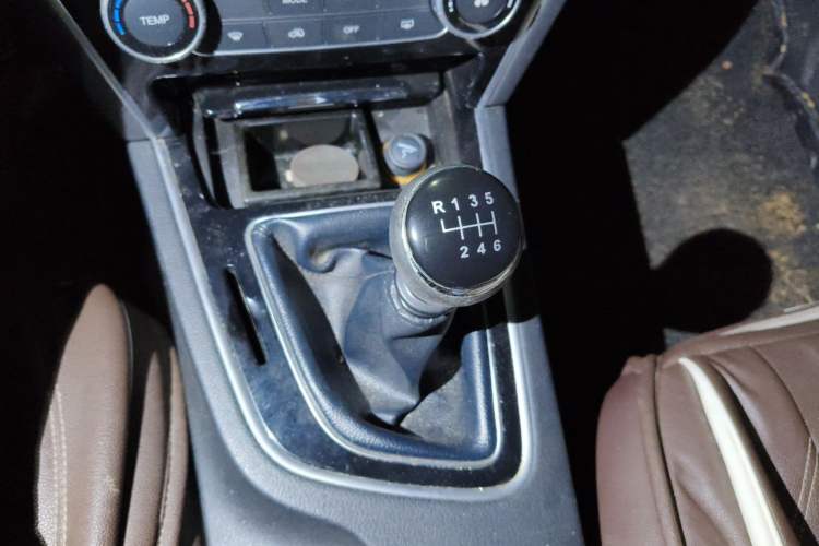 Used Leopaard CS10 2015 2.0T Manual Fashion Edition Gear Lever