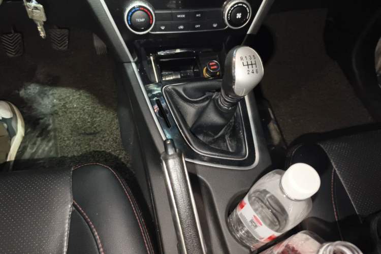 Used Leopaard CS10 2015 2.0T Manual Fashion Edition Gear Lever