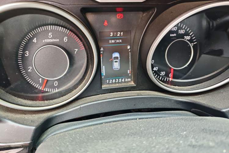 Used Leopaard CS10 2015 2.0T Manual New Generation Trim Odometer Close Up