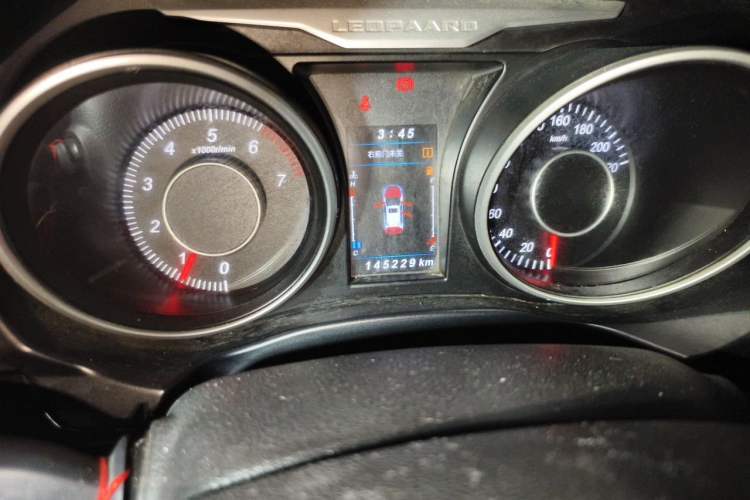 Used Leopaard CS10 2015 2.0T Manual Fashion Edition Odometer Close Up