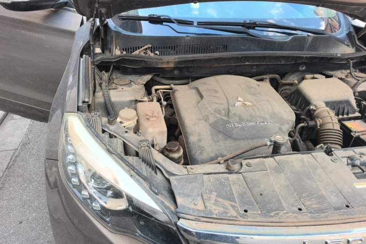 Used Leopaard CS10 2015 2.0T Manual Excellence Edition Engine Bay Right