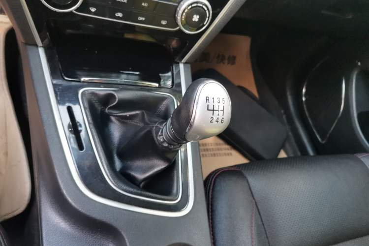 Used Leopaard CS10 2015 2.0T Manual Fashion Edition Gear Lever