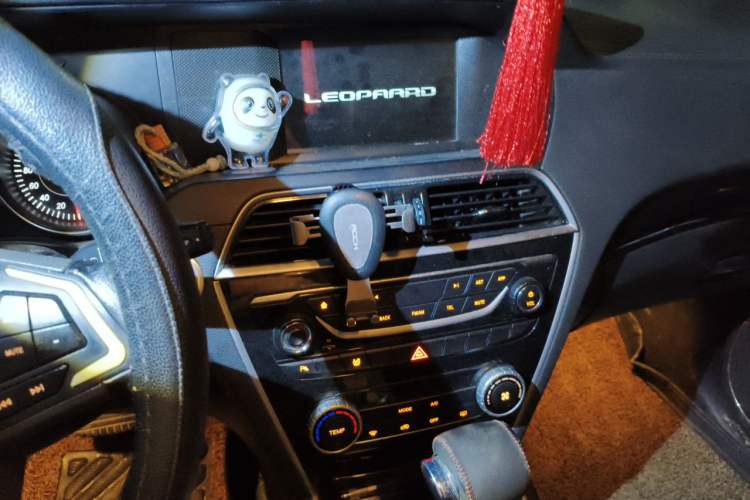 Used Leopaard CS10 2016 2.0T Automatic Luxury Version Audio And AC Panel