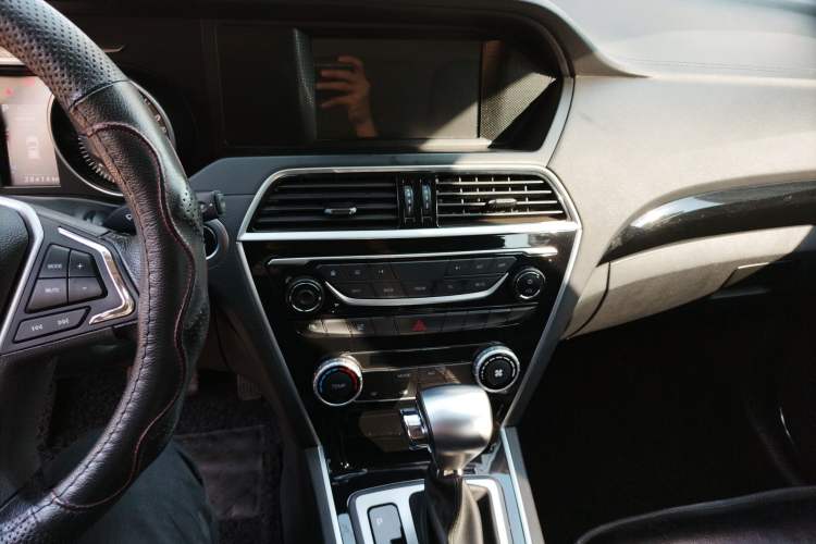 Used Leopaard CS10 2016 2.0T Automatic Luxury Version Audio And AC Panel