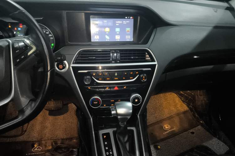Used Leopaard CS10 2016 2.0T Automatic Luxury Edition Audio And AC Panel