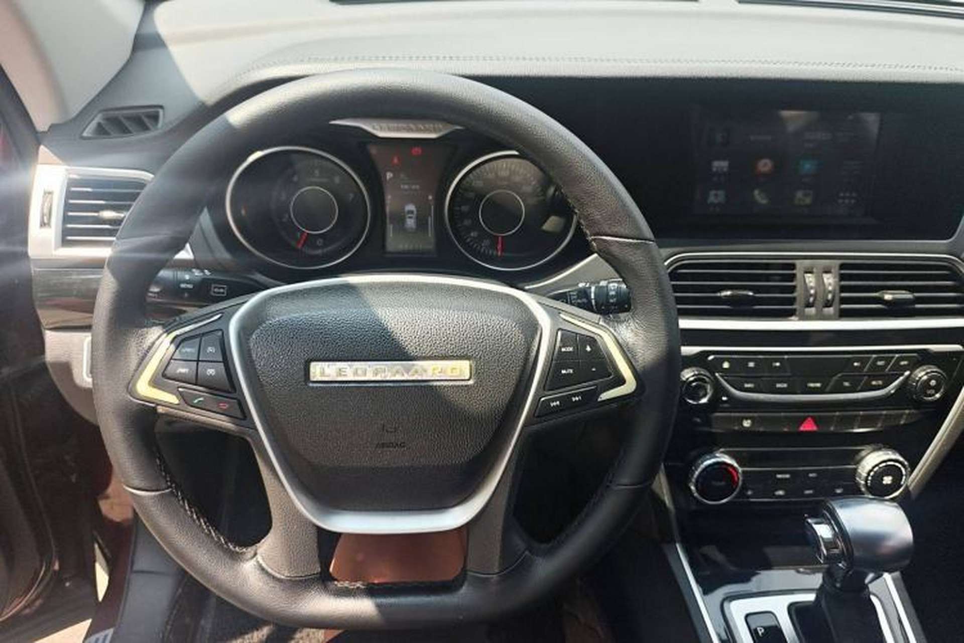 Used Leopaard CS10 2016 2.0T Automatic Luxury Version Steering Wheel