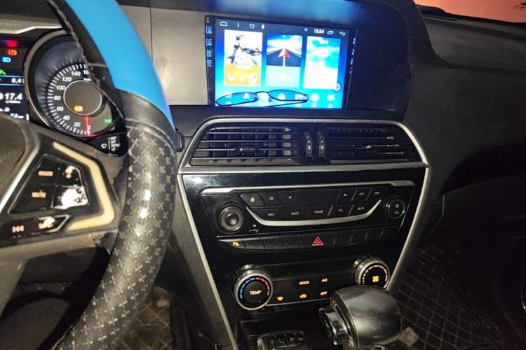 Used Leopaard CS10 2016 2.0T Automatic Luxury Edition Audio And AC Panel