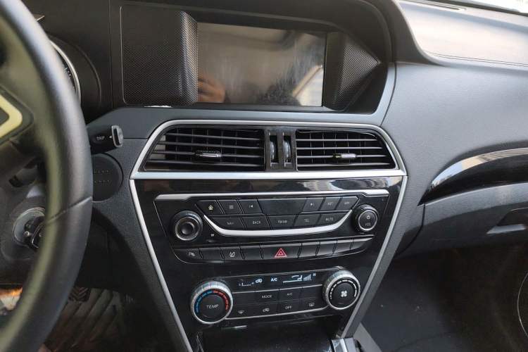 Used Leopaard CS10 2016 2.0T Manual Excellence Edition Audio And AC Panel
