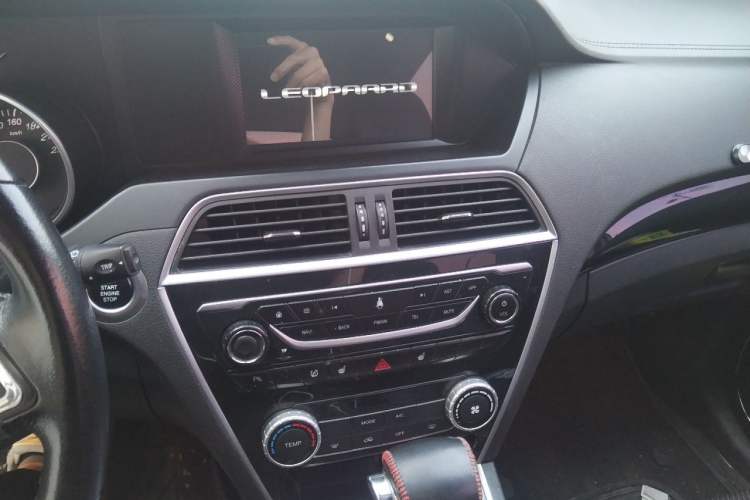 Used Leopaard CS10 2016 2.0T Automatic Luxury Edition Audio And AC Panel