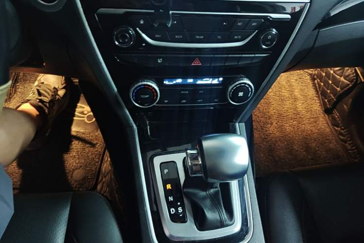Used Leopaard CS10 2016 2.0T Automatic Leading Edition Audio And AC Panel