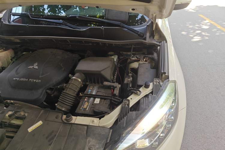 Used Leopaard CS10 2016 2.0T Manual Excellence Edition Engine Bay Left