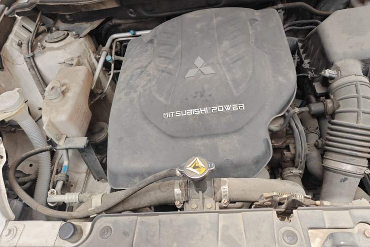 Used Leopaard CS10 2016 2.0T Manual Excellence Edition Engine Bay Right