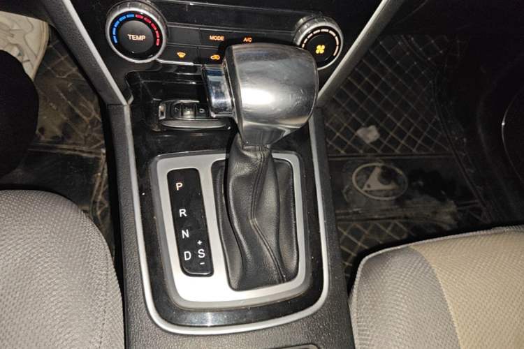 Used Leopaard CS10 2016 2.0T Automatic Luxury Edition Gear Lever