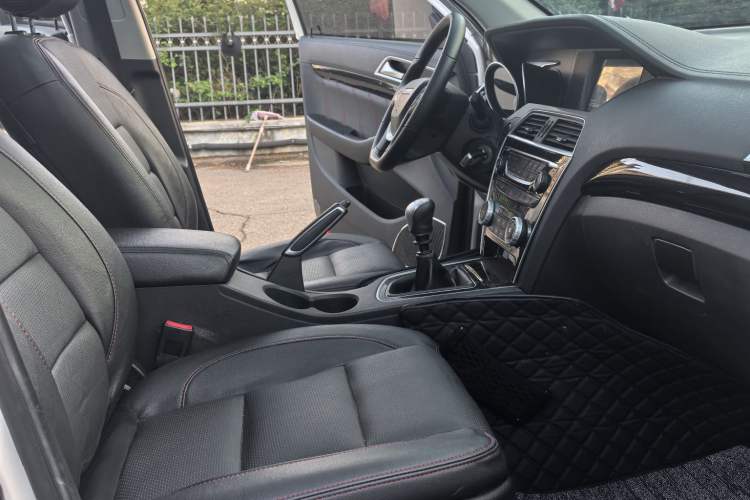 Used Leopaard CS10 2016 2.0T Manual Excellence Edition Interior 6