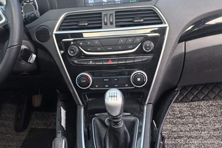 Used Leopaard CS10 2016 2.0T Manual Excellence Edition Interior 7