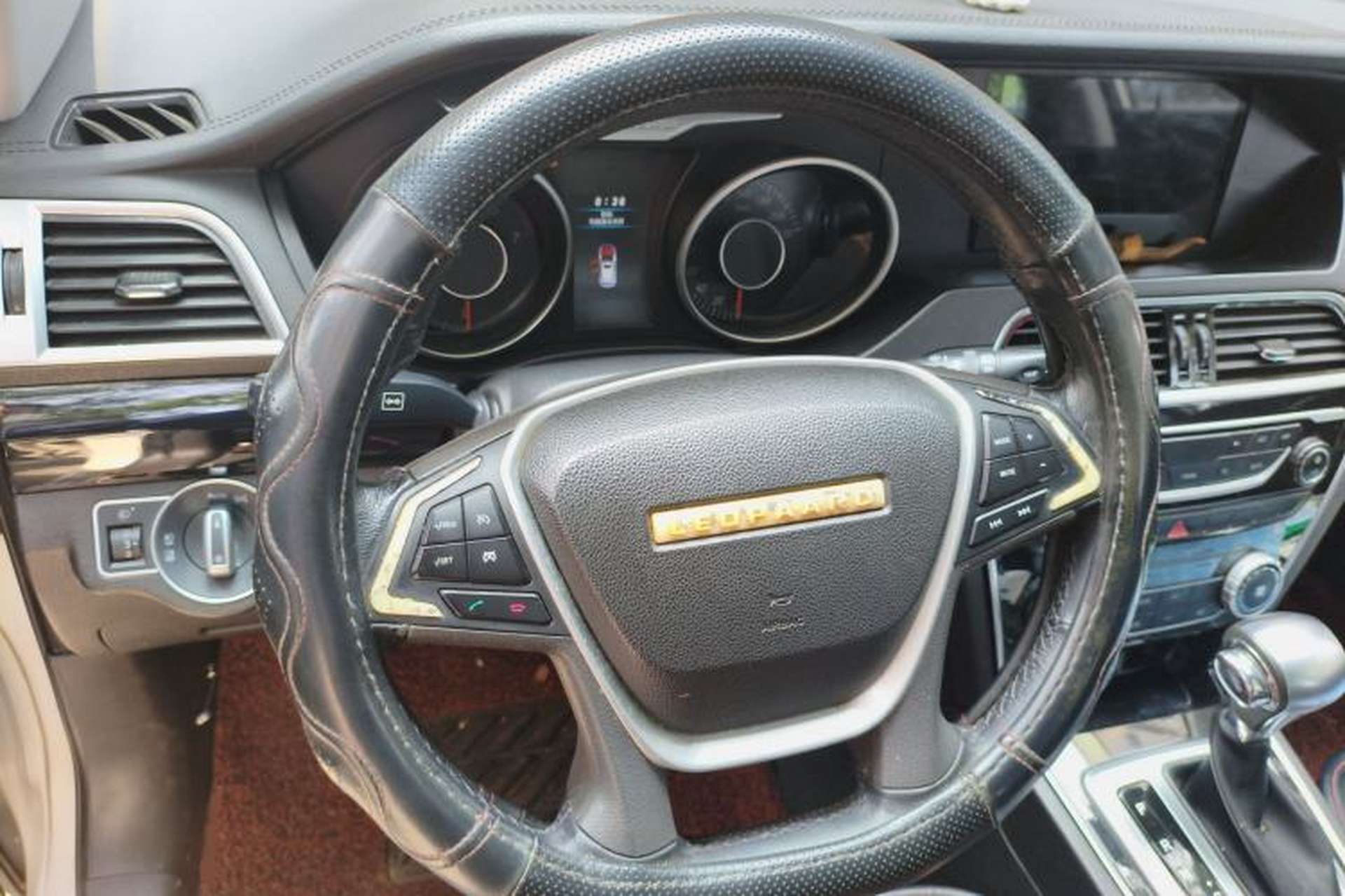 Used Leopaard CS10 2016 2.0T Automatic Luxury Version Steering Wheel